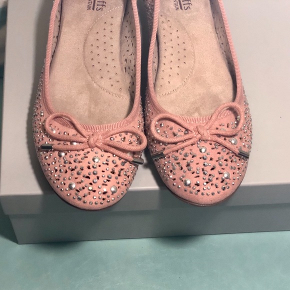 Cliffs by White Mountain Myriam Flats - Picture 4 of 8